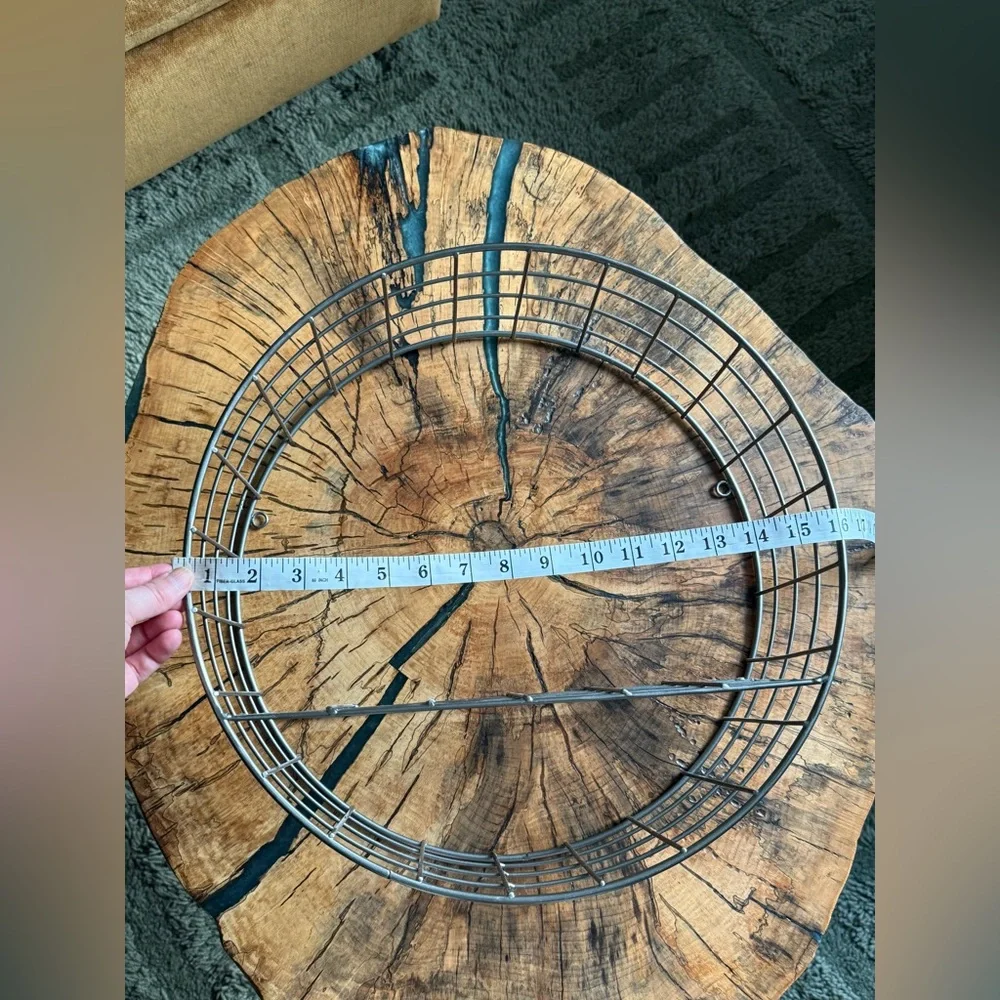 Round Metal Wire Wall Shelf